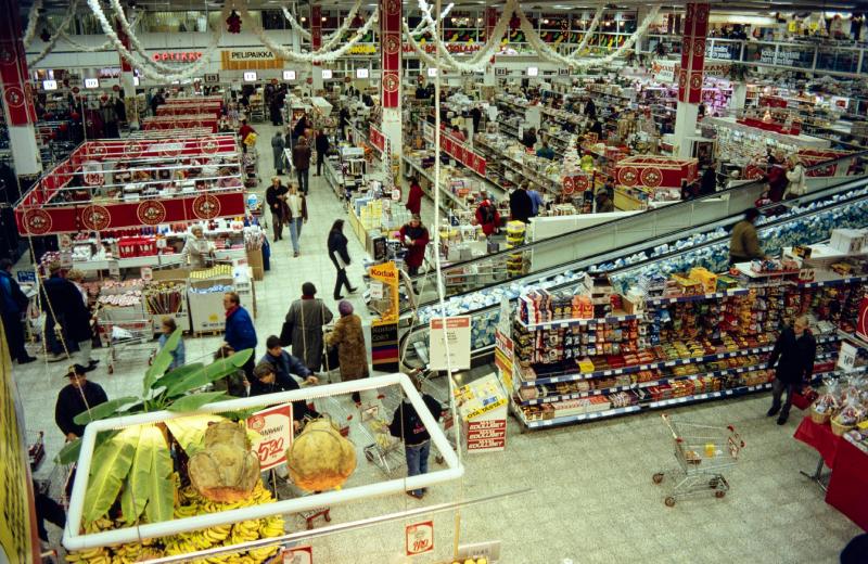 Leppävaaran Maxi-Market lamavuonna 1992